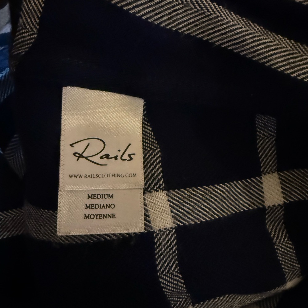 Rails Hunter Button Down Navy and White Plaid Shirt- Medium- excellent! - Picture 12 of 14